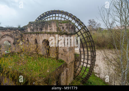 Ruinen einer alten mittelalterlichen waterwheel in Cordoba Stockfoto