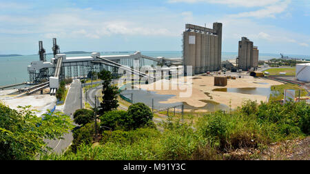 Gladstone, Queensland, Australien - 3. Januar 2018. Port Terminal Einrichtungen in Gladstone, mit terminal Infrastruktur, einschließlich Ladern und Silos. Stockfoto