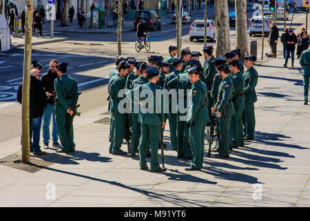 Madrid, Spanien. 21 Mär, 2018. Flagge Anhebung Zeremonie. Gefeiert wird der dritte Mittwoch eines jeden Monats. Die Zeremonie wird von der Guardia Civil Credit: F.J.Carneros/Alamy Leben Nachrichten durchgeführt Stockfoto