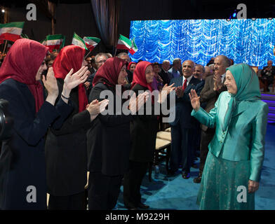 Tirana, Albanien. 20 Mär, 2018. Maryam Rajavi, iranische Neues Jahr - Maryam Rajavi, Bürgermeister Rudy Giuliani, und eine Reihe von albanischen politischen Persönlichkeiten nahmen an einer Feier zum iranischen neuen Jahr Nowruz, Kennzeichnung am 20. März 2018, bei einer Versammlung der Mitglieder der Organisation der Volksmojahedin des Iran (PMOI/MEK) in Albanien. Credit: siavosh Hosseini/Alamy leben Nachrichten Stockfoto