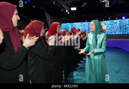 Tirana, Albanien. 20 Mär, 2018. Maryam Rajavi, iranische Neues Jahr - Maryam Rajavi, Bürgermeister Rudy Giuliani, und eine Reihe von albanischen politischen Persönlichkeiten nahmen an einer Feier zum iranischen neuen Jahr Nowruz, Kennzeichnung am 20. März 2018, bei einer Versammlung der Mitglieder der Organisation der Volksmojahedin des Iran (PMOI/MEK) in Albanien. Credit: siavosh Hosseini/Alamy leben Nachrichten Stockfoto