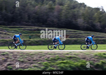 04 ANACONA, Sieger A. (COL) von MOVISTAR TEAM, 03 Rojas, José (ESP) von MOVISTAR TEAM und 06 SOLER, Marc (ESP) von MOVISTAR TEAM 98th Volta Ciclista a Catalunya 2018/Stufe 3 Sant Cugat - camprodon von 153 km während der Tour von Catalunya, März 21 2018 in Sant Feliu de Codines, Spanien. Stockfoto