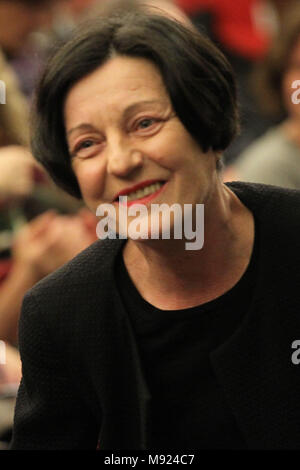 Athen, Griechenland. 21 Mär, 2018. Literaturnobelpreis 2009 deutsche Schriftstellerin Herta Mueller spricht mit Publikum Griechen in Goethe Institut. Credit: aristidis Vafeiadakis/ZUMA Draht/Alamy leben Nachrichten Stockfoto