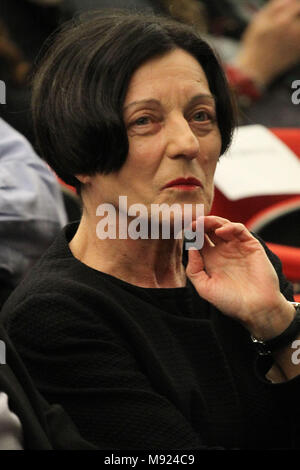 Athen, Griechenland. 21 Mär, 2018. Literaturnobelpreis 2009 deutsche Schriftstellerin Herta Mueller spricht mit Publikum Griechen in Goethe Institut. Credit: aristidis Vafeiadakis/ZUMA Draht/Alamy leben Nachrichten Stockfoto