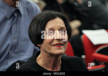 Athen, Griechenland. 21 Mär, 2018. Literaturnobelpreis 2009 deutsche Schriftstellerin Herta Mueller spricht mit Publikum Griechen in Goethe Institut. Credit: aristidis Vafeiadakis/ZUMA Draht/Alamy leben Nachrichten Stockfoto