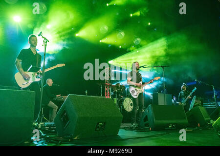 Dublin, Irland. 21 Mär, 2018. Grant Nicholas und Taka Hirose von Waliser Rockband Feeder spielen im Dubliner Olympia Theatre. Credit: Ben Ryan/SOPA Images/ZUMA Draht/Alamy leben Nachrichten Stockfoto