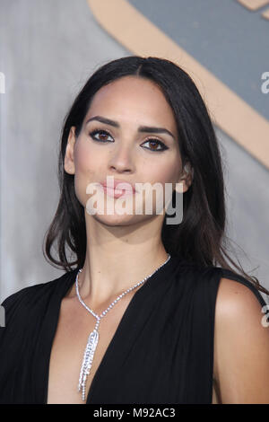 Los Angeles, Kalifornien, USA. 21. März, 2018. Adria Arjona 03/21/2018 "Pacific Rim Aufstand" Premiere an der TCL Chinese Theatre in Hollywood, CA Foto von kazuki Hirata/HollywoodNewsWire.co Credit: Hollywood News Wire Inc./Alamy leben Nachrichten Stockfoto