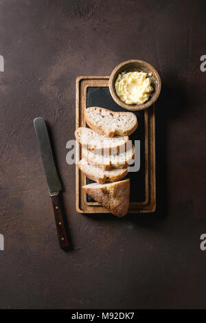 Artisan Brot in Scheiben geschnitten Stockfoto