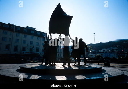 Skulptur bis 50 Jahre nach der Befreiung von Jersey nach dem Zweiten Weltkrieg, von Philip Jackson gedenken, wurde es von der Prinz von Wales am 9. Mai 1995 vorgestellt, Archivierung Foto 2003, Channel Islands Stockfoto