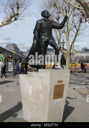 Bronze Statue von Sir Laurence Oliver außerhalb des Nationalen Theaters, South Bank, London Stockfoto