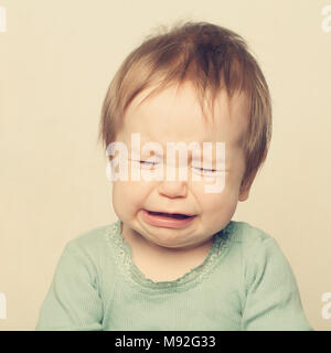 Kleines Baby weint Stockfoto