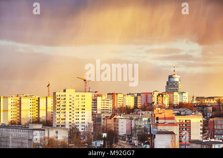 Einen malerischen Sonnenuntergang über der Stadt Stettin, Polen. Stockfoto