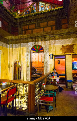 Innenraum der Cafe Clock in Fes, Marokko Stockfoto