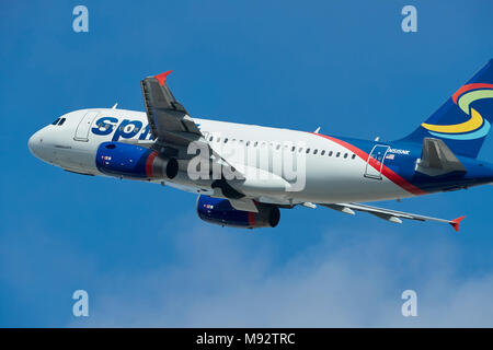 Spirit Airlines Airbus A319 Jet Airliner, Klettern entfernt vom internationalen Flughafen von Los Angeles, LAX, Kalifornien, USA. Stockfoto