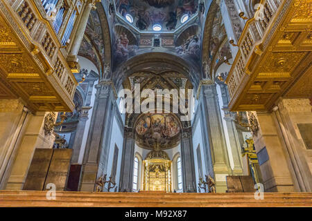 PARMA, Italien - 17. FEBRUAR 2018: Innenraum der Kathedrale von Parma in Italien. Es ist eine wichtige Italienische romanische Kathedrale. Stockfoto