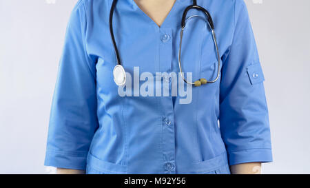 Ärztin in blauer Uniform mit phonendoscope, Gesundheitswesen, Klinik Stockfoto