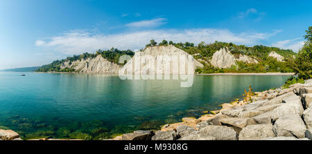 Scarborough Bluffs Kanada Ontario, die Küstenlinie mit Rocky Hill Gelände und den See an einem schönen sonnigen Tag Stockfoto