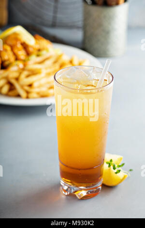 Arnold Palmer Cocktail mit süßem Kaffee und Limonade Stockfoto