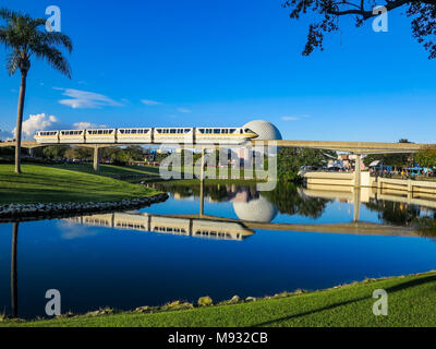 ORLANDO, Florida - 16. Dezember 2015 - Die Walt Disney World Monorail in Epcot Stockfoto