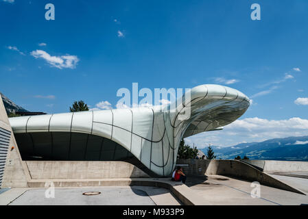 Innsbruck, Österreich - August 9, 2017: Seilbahnstation von Zaha Hadid Architects entworfen. Hungerburgbahn ist ein hybrid Standseilbahn Hun anschließen Stockfoto