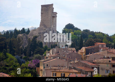 Das Dorf La Turbie mit Wahrzeichen "Trophée des Alpes eine römische Denkmal, Süd Frankreich, Var, Côte d'Azur, Frankreich, Europa Stockfoto