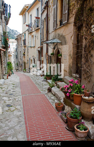 Gasse in der Altstadt des Dorfes La Turbie, Süd Frankreich, Var, Provence, Cote d'Azur, Frankreich, Europa Stockfoto