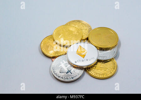 Gruppierung von Cryptocurrency Münzen Stockfoto