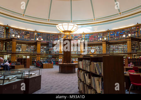 Innerhalb der Picton Lesesaal, Bibliothek, von Cornelius Sherlock, 1879. St. George's Quarter, Liverpool, England, UK Stockfoto