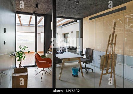 Nazareth, Israel-March 16,2018: zeitgenössische Zimmer Arbeitsplatz Bürobedarf Konzept Stockfoto