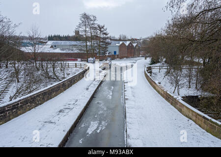 Dukinfield Aquädukt, die den Peak Wald Kanal führt über den River Tame an Portland Basin, Ashton-under-Lyne, Tameside, Manchester, England, Großbritannien Stockfoto