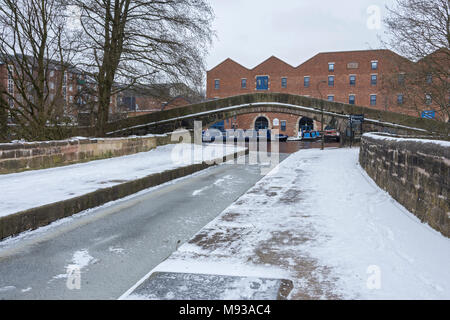 Dukinfield Aquädukt, die den Peak Wald Kanal führt über den River Tame an Portland Basin, Ashton-under-Lyne, Tameside, Manchester, England, Großbritannien Stockfoto