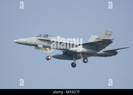 Leeuwarden, Niederlande 10.April 2015: finnische F-18 Landung am Frisian Flag Stockfoto