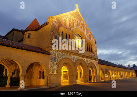 Stanford, Kalifornien - 19. März 2018: die Nordfassade des Stanford Gedächtniskirche von den wichtigsten Quad Stockfoto