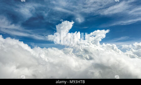 Über den Wolken im Jahr 2015 getroffen Stockfoto