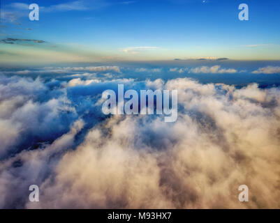 Über den Wolken im Jahr 2015 getroffen Stockfoto