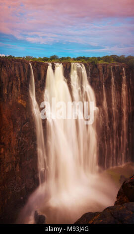 Victoria Falls in Zambia und Zimbabwe im Jahr 2015 getroffen Stockfoto