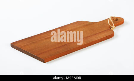 Holz Schneidebrett mit Griff und auf weißem Hintergrund string Stockfoto