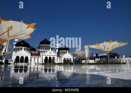 Die Große Moschee Baiturrahman liegt im Herzen von Banda Aceh entfernt. Indonesien Stockfoto