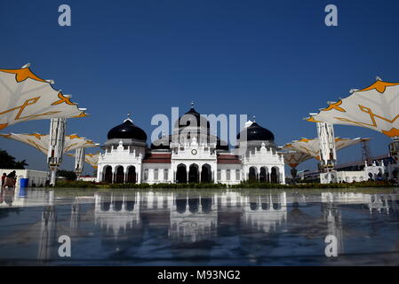 Die Große Moschee Baiturrahman liegt im Herzen von Banda Aceh entfernt. Indonesien Stockfoto