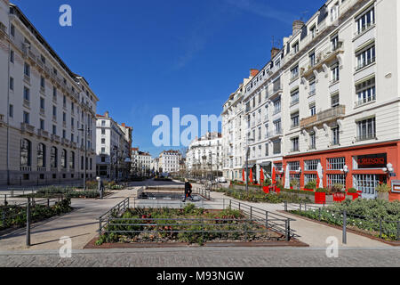 LYON, Frankreich, 22. März 2018: Place du Général-Brosset in Lyon, vor dem alten Bahnhof Lyon-Brotteaux Stockfoto