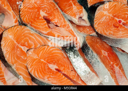 Hintergrund - roher Lachs Steaks closeup Stockfoto