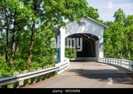 Pengra überdachte Brücke Lane County, Oregon Stockfoto