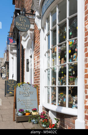 Der Tee und Keks Club Shop in Arundel, West Sussex, England, UK. Stockfoto