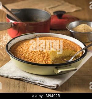 Pouding Chômeur. Der arme Mann Pudding. Kanada Essen Stockfoto