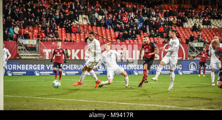 Bronchial-, Nürnberg, Max Morlock Stadion 02.02.2018 - professionelle Fußball, 2.Bundesliga - 1. FC Nürnberg gegen Erzgebirge Aue - Bild: (von L-R): Shot Stockfoto