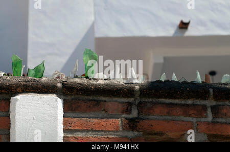 Sicherheit Mauer Glasscherben Stockfoto