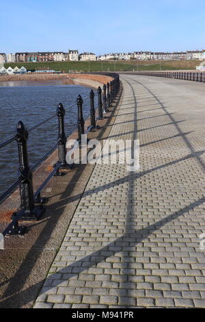 Roker Hotels und Cafés von Roker Pier gesehen Stockfoto