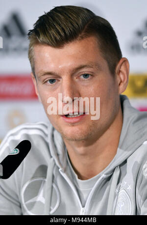 Pressekonferenz mit deutschen Mittelfeldspieler Toni Kroos (Real Madrid). Stockfoto