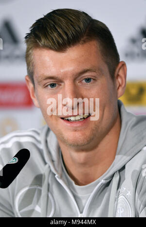 Pressekonferenz mit deutschen Mittelfeldspieler Toni Kroos (Real Madrid). Stockfoto