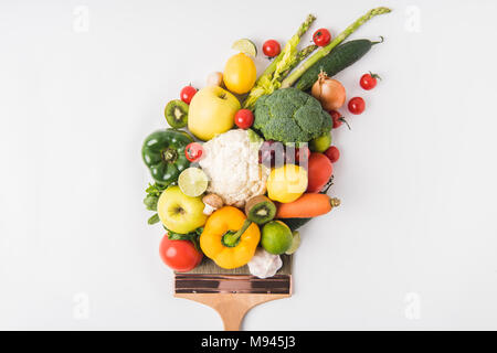 Farmers Market Konzept mit Gemüse und Früchte auf die Bürste auf weißem Hintergrund Stockfoto